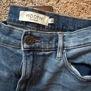 Hidden raw hem cargo jean!